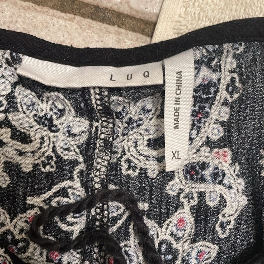 Stylish Women's Sleeveless Tops Bundle - Picture 9 of 9